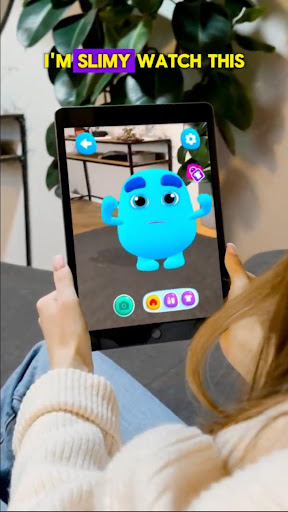Talk to me Slimy: Talking Pet screenshot 1
